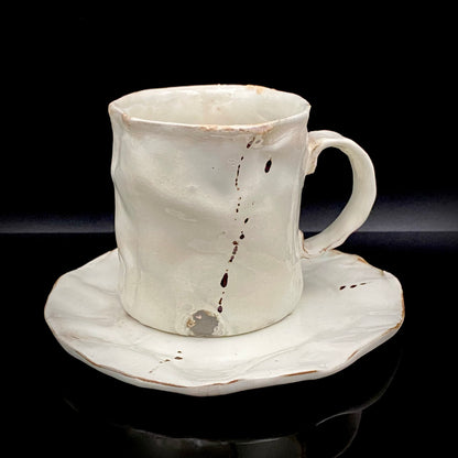 Recipient of the Kyoto Prefecture Order of Cultural Merit, Sodeisha Co-Founder Hikaru Yamada, Kohiki Iron-Painted Dotted Line Pattern Coffee Cup and Saucer, A White Sake Vessel Where the Amber Color of Whiskey Beautifully Reflects #279