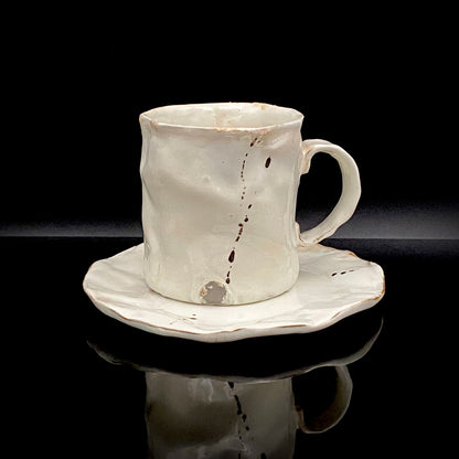 Recipient of the Kyoto Prefecture Order of Cultural Merit, Sodeisha Co-Founder Hikaru Yamada, Kohiki Iron-Painted Dotted Line Pattern Coffee Cup and Saucer, A White Sake Vessel Where the Amber Color of Whiskey Beautifully Reflects #279
