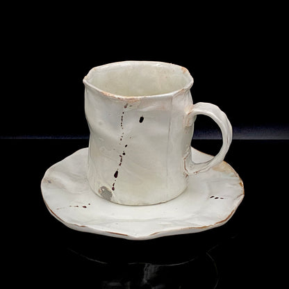 Recipient of the Kyoto Prefecture Order of Cultural Merit, Sodeisha Co-Founder Hikaru Yamada, Kohiki Iron-Painted Dotted Line Pattern Coffee Cup and Saucer, A White Sake Vessel Where the Amber Color of Whiskey Beautifully Reflects #279