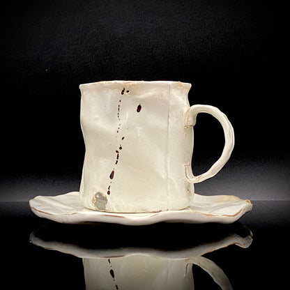 Recipient of the Kyoto Prefecture Order of Cultural Merit, Sodeisha Co-Founder Hikaru Yamada, Kohiki Iron-Painted Dotted Line Pattern Coffee Cup and Saucer, A White Sake Vessel Where the Amber Color of Whiskey Beautifully Reflects #279