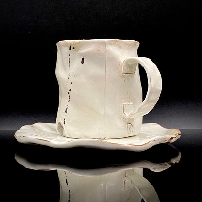 Recipient of the Kyoto Prefecture Order of Cultural Merit, Sodeisha Co-Founder Hikaru Yamada, Kohiki Iron-Painted Dotted Line Pattern Coffee Cup and Saucer, A White Sake Vessel Where the Amber Color of Whiskey Beautifully Reflects #279