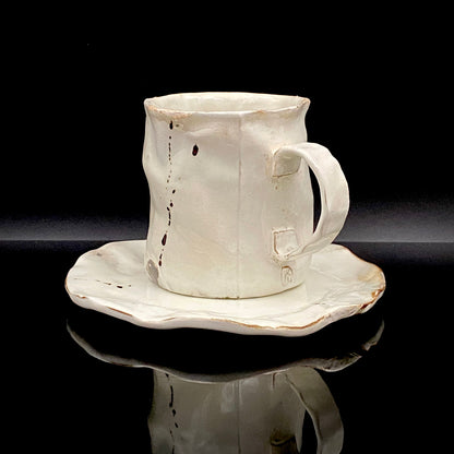 Recipient of the Kyoto Prefecture Order of Cultural Merit, Sodeisha Co-Founder Hikaru Yamada, Kohiki Iron-Painted Dotted Line Pattern Coffee Cup and Saucer, A White Sake Vessel Where the Amber Color of Whiskey Beautifully Reflects #279