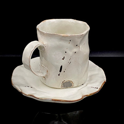Recipient of the Kyoto Prefecture Order of Cultural Merit, Sodeisha Co-Founder Hikaru Yamada, Kohiki Iron-Painted Dotted Line Pattern Coffee Cup and Saucer, A White Sake Vessel Where the Amber Color of Whiskey Beautifully Reflects #279