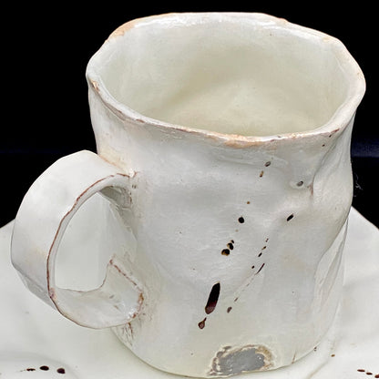 Recipient of the Kyoto Prefecture Order of Cultural Merit, Sodeisha Co-Founder Hikaru Yamada, Kohiki Iron-Painted Dotted Line Pattern Coffee Cup and Saucer, A White Sake Vessel Where the Amber Color of Whiskey Beautifully Reflects #279