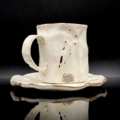 Recipient of the Kyoto Prefecture Order of Cultural Merit, Sodeisha Co-Founder Hikaru Yamada, Kohiki Iron-Painted Dotted Line Pattern Coffee Cup and Saucer, A White Sake Vessel Where the Amber Color of Whiskey Beautifully Reflects #279