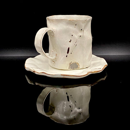 Recipient of the Kyoto Prefecture Order of Cultural Merit, Sodeisha Co-Founder Hikaru Yamada, Kohiki Iron-Painted Dotted Line Pattern Coffee Cup and Saucer, A White Sake Vessel Where the Amber Color of Whiskey Beautifully Reflects #279
