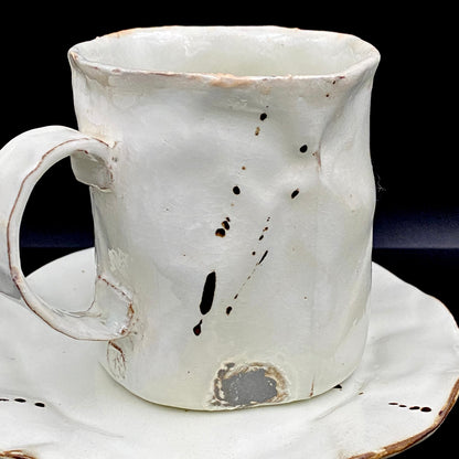 Recipient of the Kyoto Prefecture Order of Cultural Merit, Sodeisha Co-Founder Hikaru Yamada, Kohiki Iron-Painted Dotted Line Pattern Coffee Cup and Saucer, A White Sake Vessel Where the Amber Color of Whiskey Beautifully Reflects #279