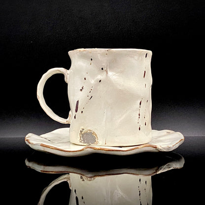 Recipient of the Kyoto Prefecture Order of Cultural Merit, Sodeisha Co-Founder Hikaru Yamada, Kohiki Iron-Painted Dotted Line Pattern Coffee Cup and Saucer, A White Sake Vessel Where the Amber Color of Whiskey Beautifully Reflects #279