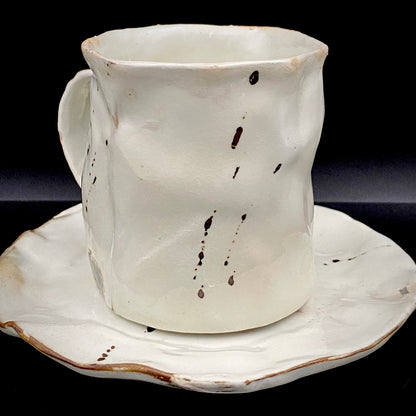 Recipient of the Kyoto Prefecture Order of Cultural Merit, Sodeisha Co-Founder Hikaru Yamada, Kohiki Iron-Painted Dotted Line Pattern Coffee Cup and Saucer, A White Sake Vessel Where the Amber Color of Whiskey Beautifully Reflects #279