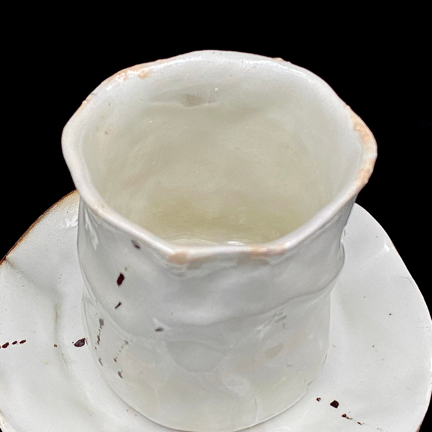 Recipient of the Kyoto Prefecture Order of Cultural Merit, Sodeisha Co-Founder Hikaru Yamada, Kohiki Iron-Painted Dotted Line Pattern Coffee Cup and Saucer, A White Sake Vessel Where the Amber Color of Whiskey Beautifully Reflects #279