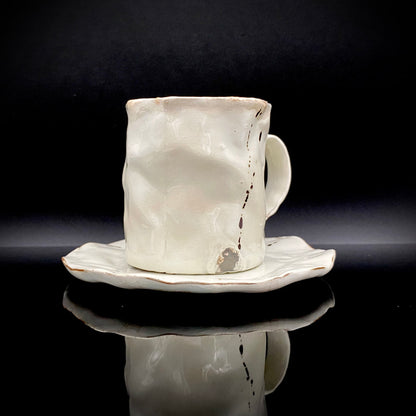 Recipient of the Kyoto Prefecture Order of Cultural Merit, Sodeisha Co-Founder Hikaru Yamada, Kohiki Iron-Painted Dotted Line Pattern Coffee Cup and Saucer, A White Sake Vessel Where the Amber Color of Whiskey Beautifully Reflects #279