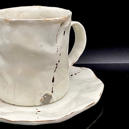 Recipient of the Kyoto Prefecture Order of Cultural Merit, Sodeisha Co-Founder Hikaru Yamada, Kohiki Iron-Painted Dotted Line Pattern Coffee Cup and Saucer, A White Sake Vessel Where the Amber Color of Whiskey Beautifully Reflects #279