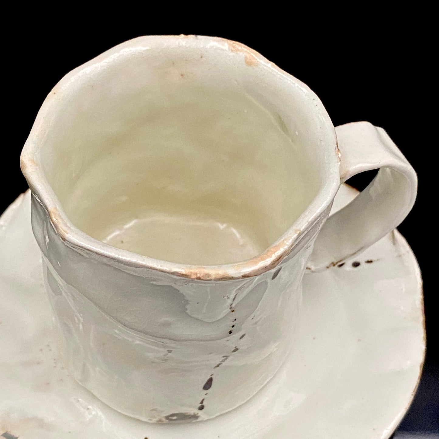 Recipient of the Kyoto Prefecture Order of Cultural Merit, Sodeisha Co-Founder Hikaru Yamada, Kohiki Iron-Painted Dotted Line Pattern Coffee Cup and Saucer, A White Sake Vessel Where the Amber Color of Whiskey Beautifully Reflects #279