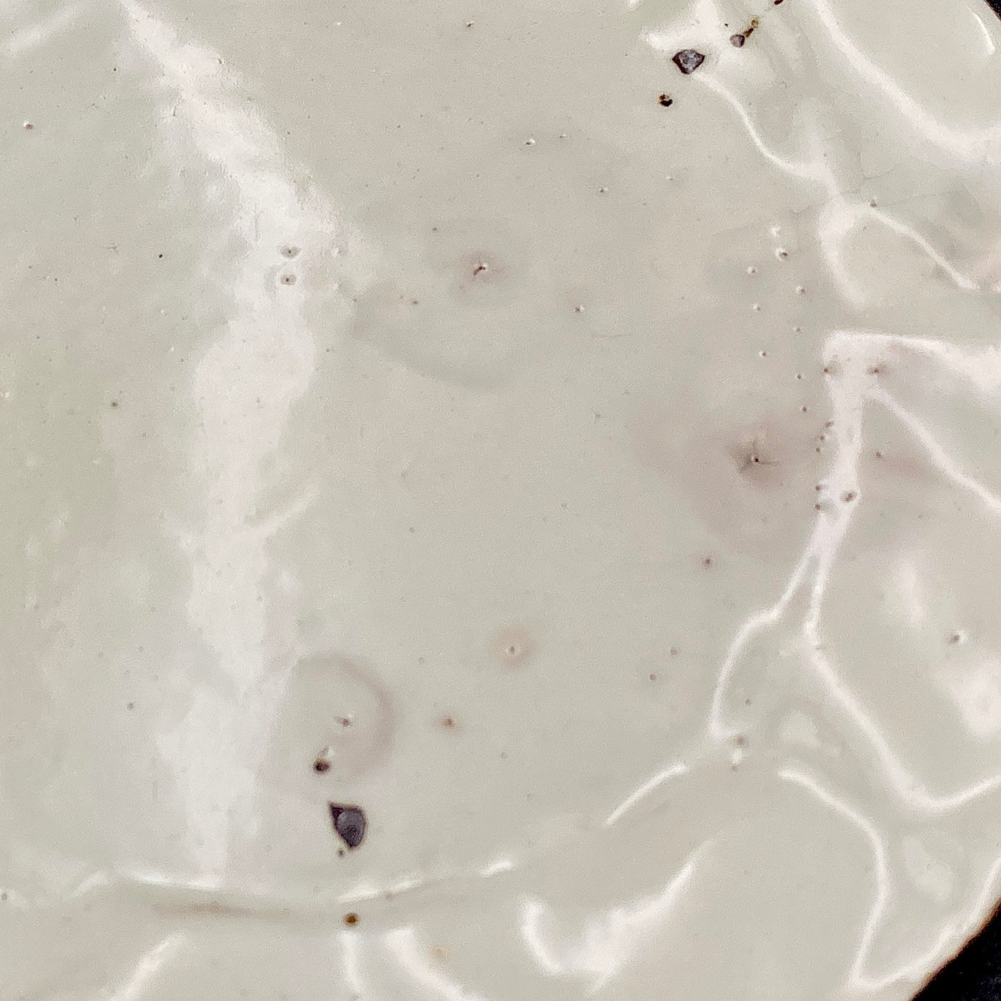 Recipient of the Kyoto Prefecture Order of Cultural Merit, Sodeisha Co-Founder Hikaru Yamada, Kohiki Iron-Painted Dotted Line Pattern Coffee Cup and Saucer, A White Sake Vessel Where the Amber Color of Whiskey Beautifully Reflects #279