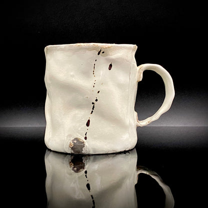 Recipient of the Kyoto Prefecture Order of Cultural Merit, Sodeisha Co-Founder Hikaru Yamada, Kohiki Iron-Painted Dotted Line Pattern Coffee Cup and Saucer, A White Sake Vessel Where the Amber Color of Whiskey Beautifully Reflects #279