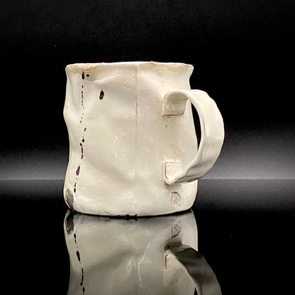 Recipient of the Kyoto Prefecture Order of Cultural Merit, Sodeisha Co-Founder Hikaru Yamada, Kohiki Iron-Painted Dotted Line Pattern Coffee Cup and Saucer, A White Sake Vessel Where the Amber Color of Whiskey Beautifully Reflects #279