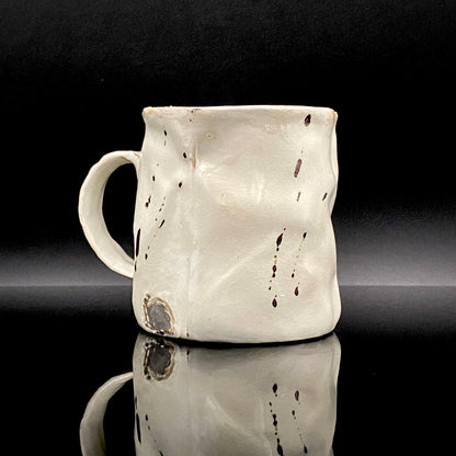 Recipient of the Kyoto Prefecture Order of Cultural Merit, Sodeisha Co-Founder Hikaru Yamada, Kohiki Iron-Painted Dotted Line Pattern Coffee Cup and Saucer, A White Sake Vessel Where the Amber Color of Whiskey Beautifully Reflects #279
