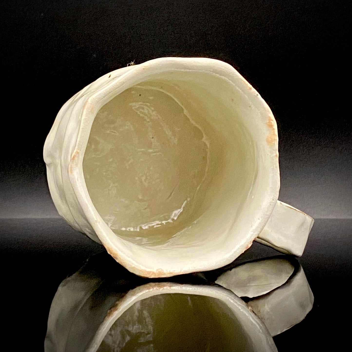 Recipient of the Kyoto Prefecture Order of Cultural Merit, Sodeisha Co-Founder Hikaru Yamada, Kohiki Iron-Painted Dotted Line Pattern Coffee Cup and Saucer, A White Sake Vessel Where the Amber Color of Whiskey Beautifully Reflects #279