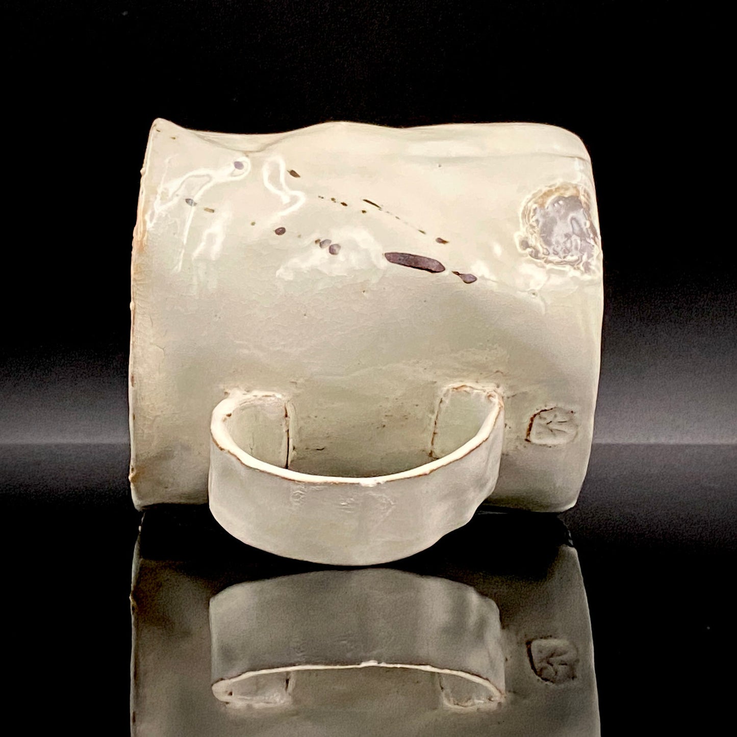 Recipient of the Kyoto Prefecture Order of Cultural Merit, Sodeisha Co-Founder Hikaru Yamada, Kohiki Iron-Painted Dotted Line Pattern Coffee Cup and Saucer, A White Sake Vessel Where the Amber Color of Whiskey Beautifully Reflects #279