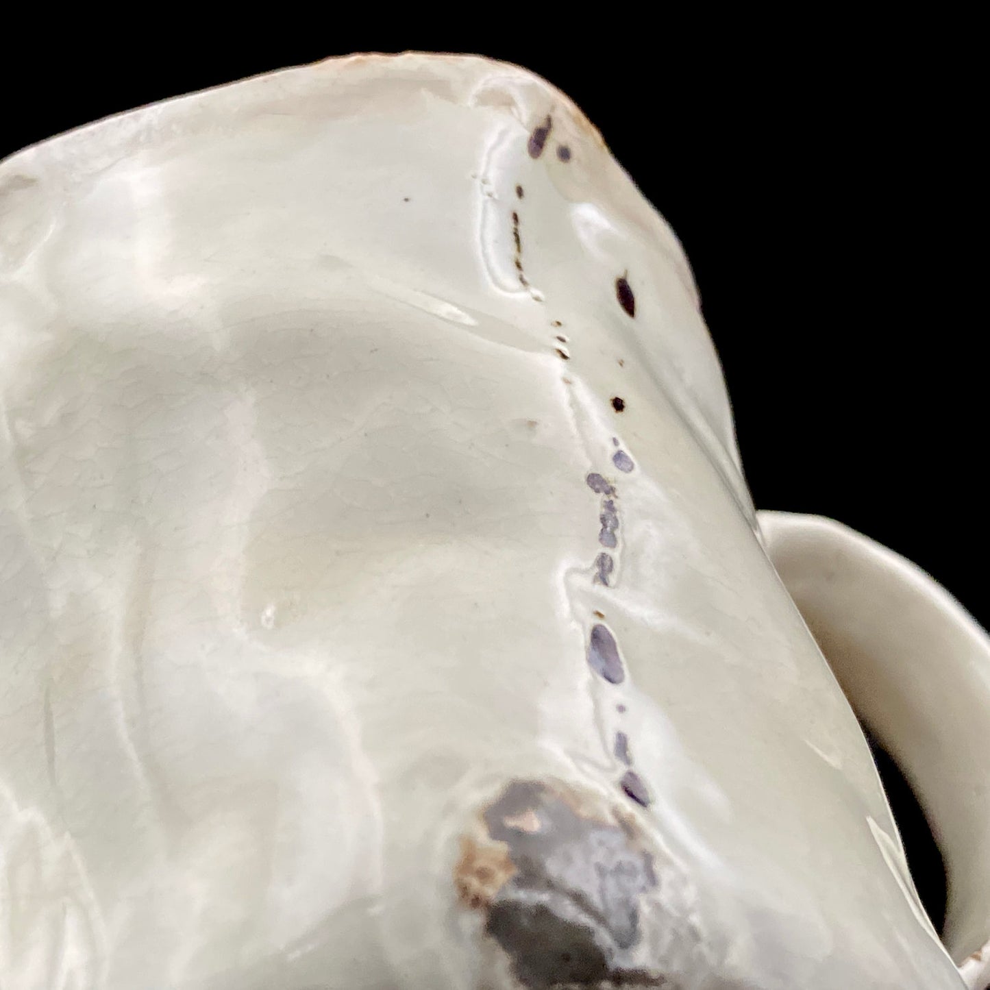 Recipient of the Kyoto Prefecture Order of Cultural Merit, Sodeisha Co-Founder Hikaru Yamada, Kohiki Iron-Painted Dotted Line Pattern Coffee Cup and Saucer, A White Sake Vessel Where the Amber Color of Whiskey Beautifully Reflects #279