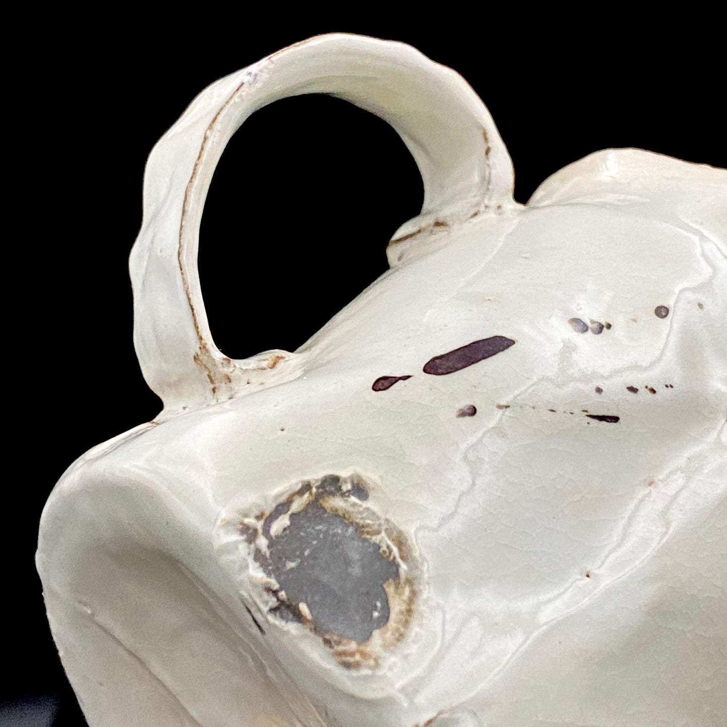 Recipient of the Kyoto Prefecture Order of Cultural Merit, Sodeisha Co-Founder Hikaru Yamada, Kohiki Iron-Painted Dotted Line Pattern Coffee Cup and Saucer, A White Sake Vessel Where the Amber Color of Whiskey Beautifully Reflects #279