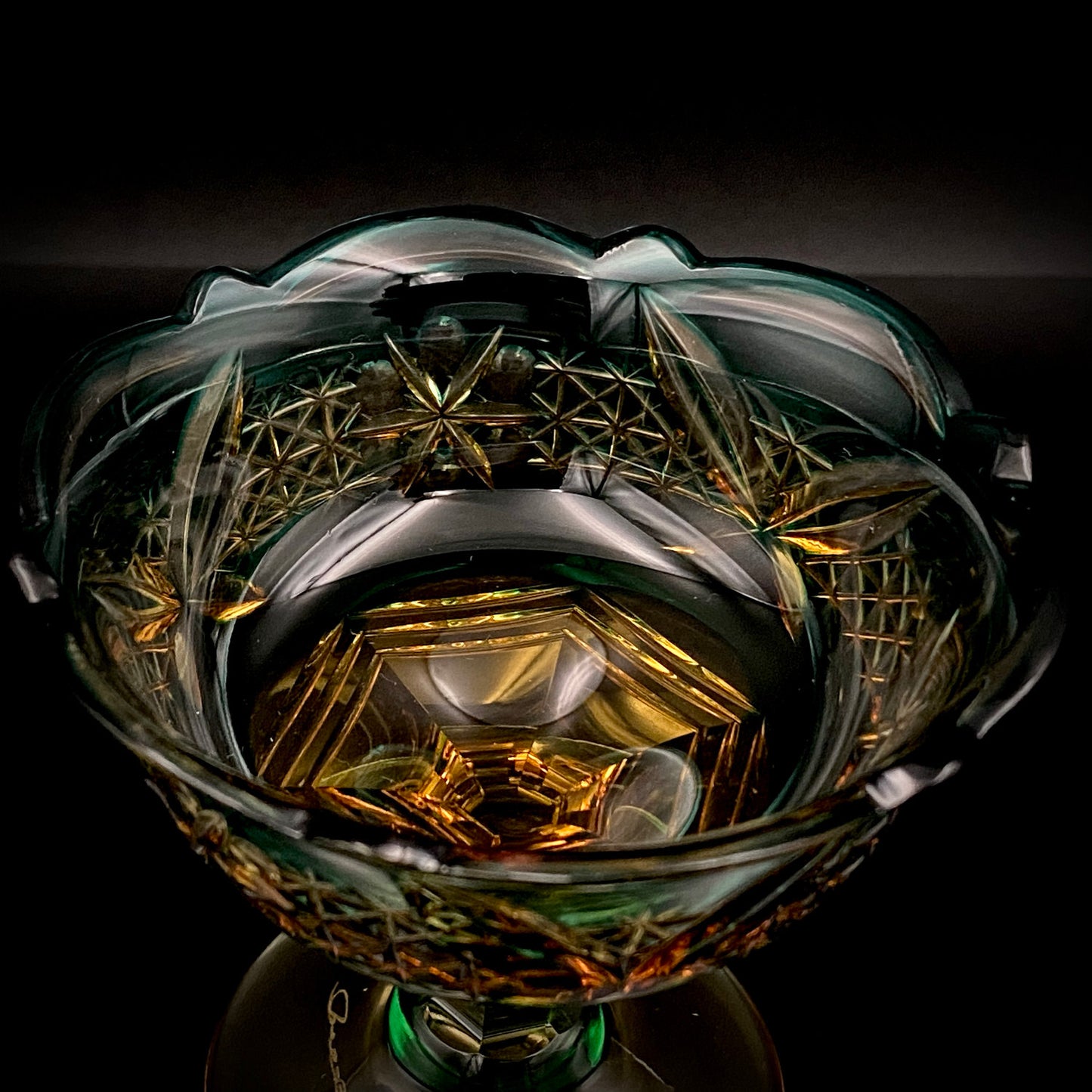 黄綬褒章受章作家 黒木 国昭 作 綾切子 緑琥珀重ね色被せ 馬上杯 テイスティンググラス #286