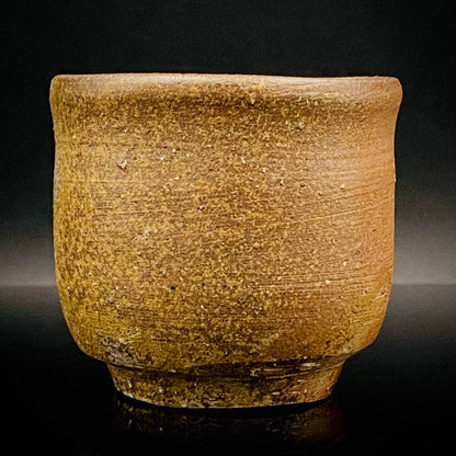 大英博物館・東京国立近代美術館収蔵作家 岡山県指定無形文化財保持者 伊勢崎 満 作 備前ぐい呑 穴窯焼成 窯変胡麻酒器 一点物 #301