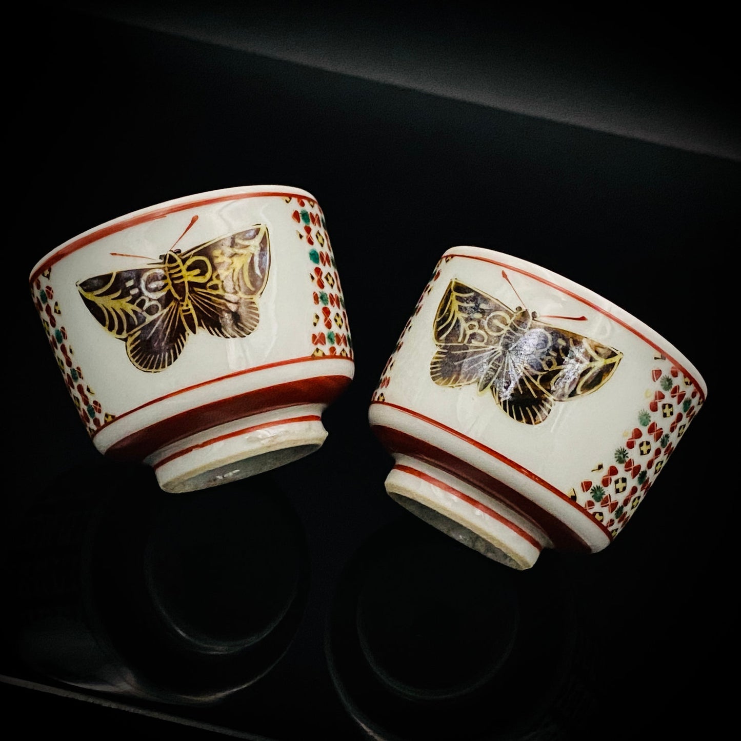 Tojiro Kitade, Councillor of the Nitten Exhibition and First Professor at Kanazawa College of Art: Polychrome Enamel and Gold Geometric Pattern Butterfly Design, A Pinnacle of Contemporary Kutani Ware Two-Piece Set #304