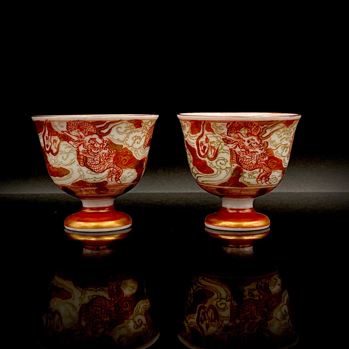 九谷烧加贺大圣寺赤绘细描名家 谷秋溪（Tani Shukei）、作品 描金九谷赤绘细描云龙纹酒杯 两客 竹内吟秋门下之真传 极细一笔勾勒 云龙纹 日本陶瓷艺术史之至宝 #308