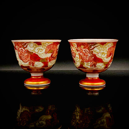 九谷烧加贺大圣寺赤绘细描名家 谷秋溪（Tani Shukei）、作品 描金九谷赤绘细描云龙纹酒杯 两客 竹内吟秋门下之真传 极细一笔勾勒 云龙纹 日本陶瓷艺术史之至宝 #308