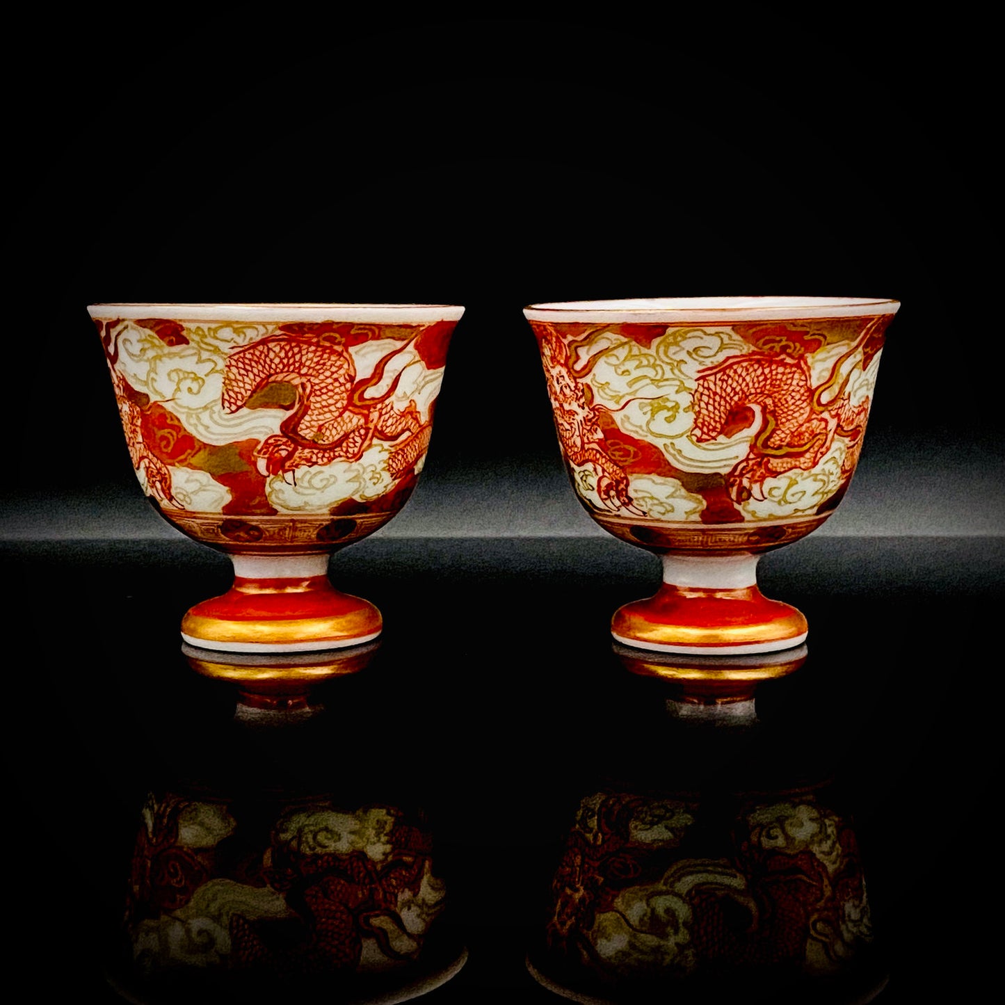 九谷烧加贺大圣寺赤绘细描名家 谷秋溪（Tani Shukei）、作品 描金九谷赤绘细描云龙纹酒杯 两客 竹内吟秋门下之真传 极细一笔勾勒 云龙纹 日本陶瓷艺术史之至宝 #308
