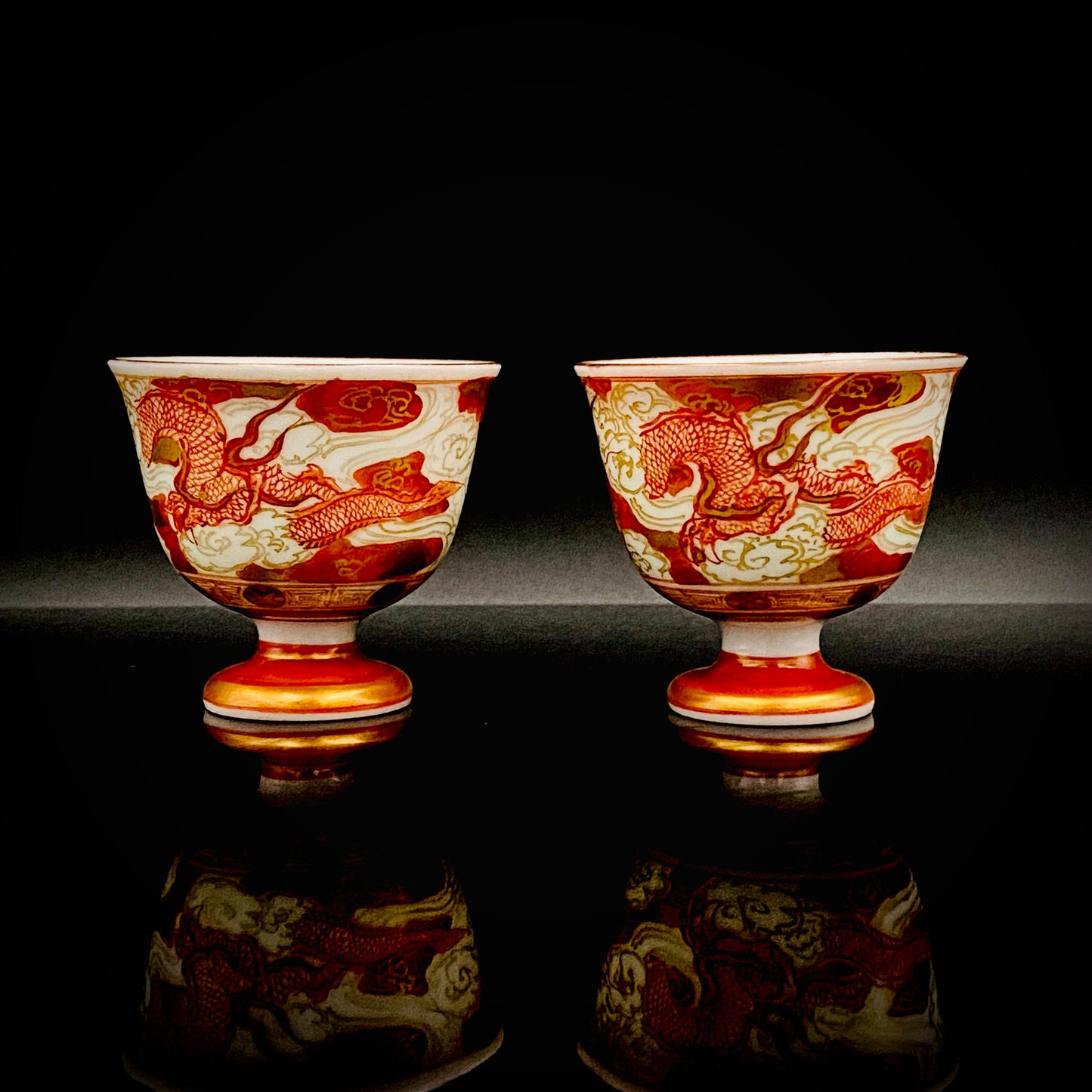 九谷烧加贺大圣寺赤绘细描名家 谷秋溪（Tani Shukei）、作品 描金九谷赤绘细描云龙纹酒杯 两客 竹内吟秋门下之真传 极细一笔勾勒 云龙纹 日本陶瓷艺术史之至宝 #308