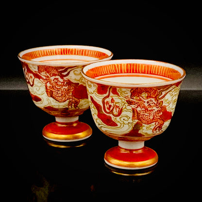 九谷烧加贺大圣寺赤绘细描名家 谷秋溪（Tani Shukei）、作品 描金九谷赤绘细描云龙纹酒杯 两客 竹内吟秋门下之真传 极细一笔勾勒 云龙纹 日本陶瓷艺术史之至宝 #308
