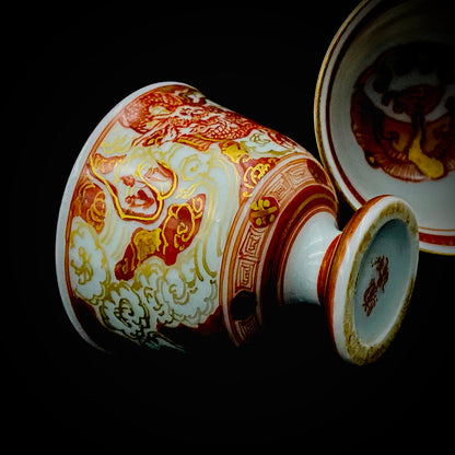 九谷烧加贺大圣寺赤绘细描名家 谷秋溪（Tani Shukei）、作品 描金九谷赤绘细描云龙纹酒杯 两客 竹内吟秋门下之真传 极细一笔勾勒 云龙纹 日本陶瓷艺术史之至宝 #308