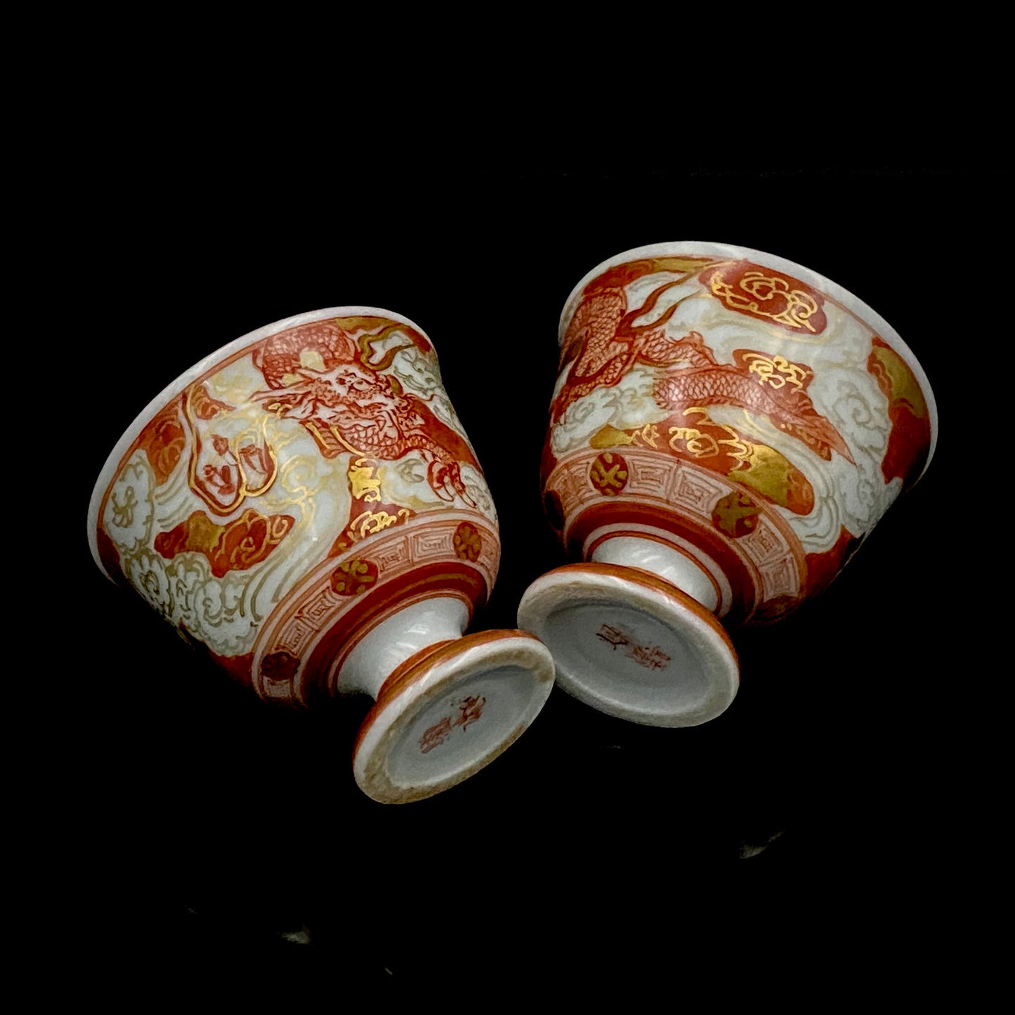 九谷烧加贺大圣寺赤绘细描名家 谷秋溪（Tani Shukei）、作品 描金九谷赤绘细描云龙纹酒杯 两客 竹内吟秋门下之真传 极细一笔勾勒 云龙纹 日本陶瓷艺术史之至宝 #308