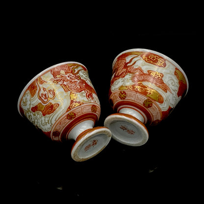 九谷烧加贺大圣寺赤绘细描名家 谷秋溪（Tani Shukei）、作品 描金九谷赤绘细描云龙纹酒杯 两客 竹内吟秋门下之真传 极细一笔勾勒 云龙纹 日本陶瓷艺术史之至宝 #308