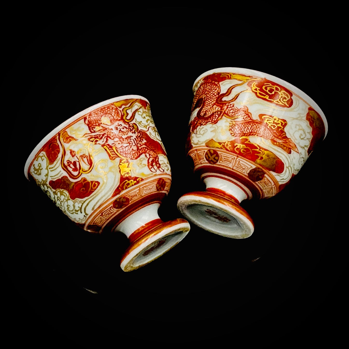 九谷烧加贺大圣寺赤绘细描名家 谷秋溪（Tani Shukei）、作品 描金九谷赤绘细描云龙纹酒杯 两客 竹内吟秋门下之真传 极细一笔勾勒 云龙纹 日本陶瓷艺术史之至宝 #308