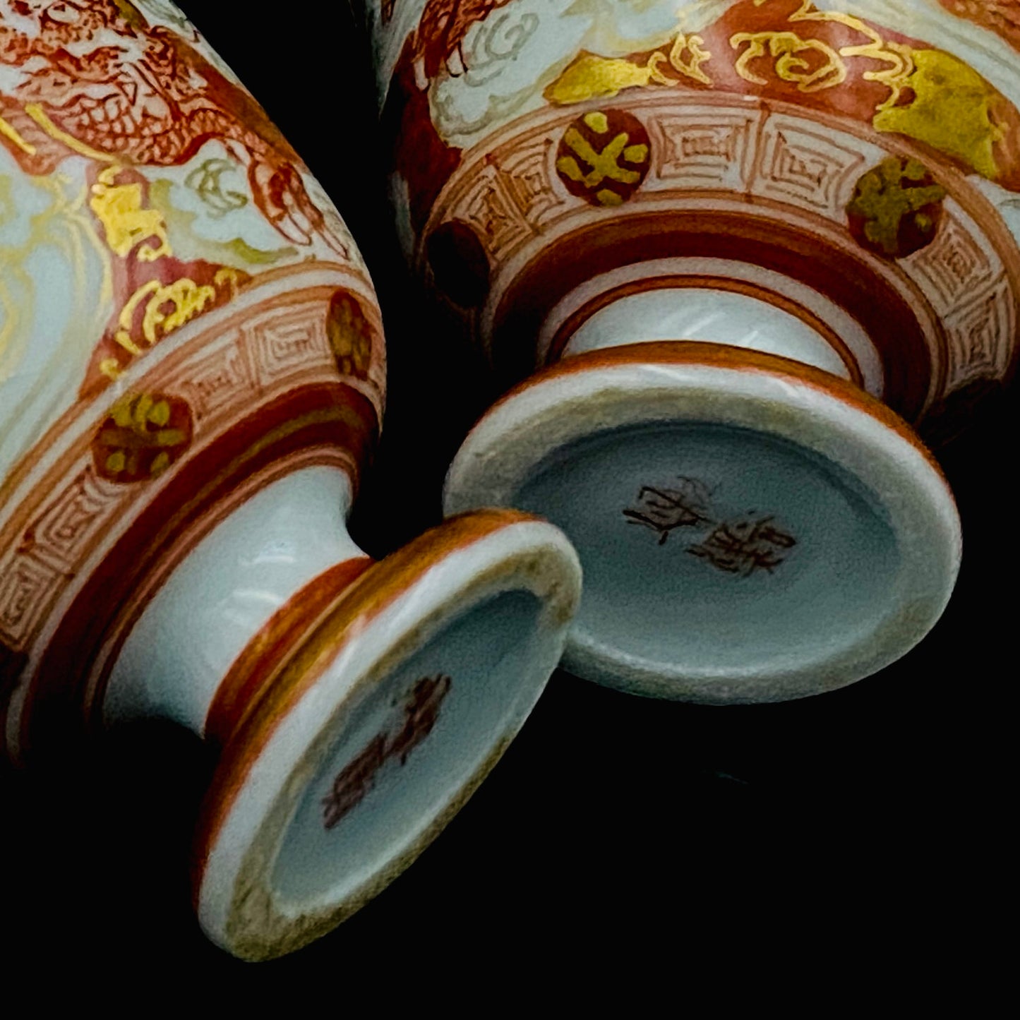 九谷烧加贺大圣寺赤绘细描名家 谷秋溪（Tani Shukei）、作品 描金九谷赤绘细描云龙纹酒杯 两客 竹内吟秋门下之真传 极细一笔勾勒 云龙纹 日本陶瓷艺术史之至宝 #308