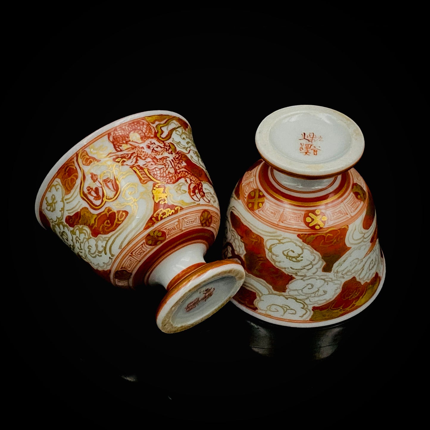 九谷烧加贺大圣寺赤绘细描名家 谷秋溪（Tani Shukei）、作品 描金九谷赤绘细描云龙纹酒杯 两客 竹内吟秋门下之真传 极细一笔勾勒 云龙纹 日本陶瓷艺术史之至宝 #308