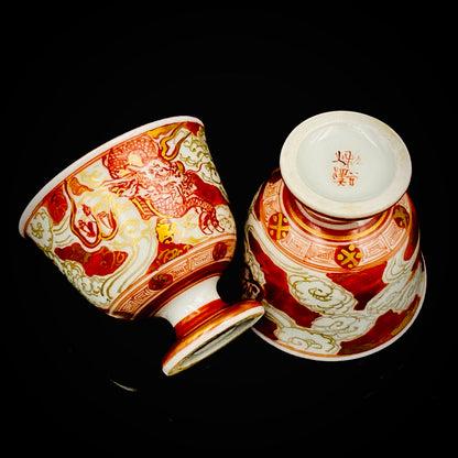 九谷烧加贺大圣寺赤绘细描名家 谷秋溪（Tani Shukei）、作品 描金九谷赤绘细描云龙纹酒杯 两客 竹内吟秋门下之真传 极细一笔勾勒 云龙纹 日本陶瓷艺术史之至宝 #308