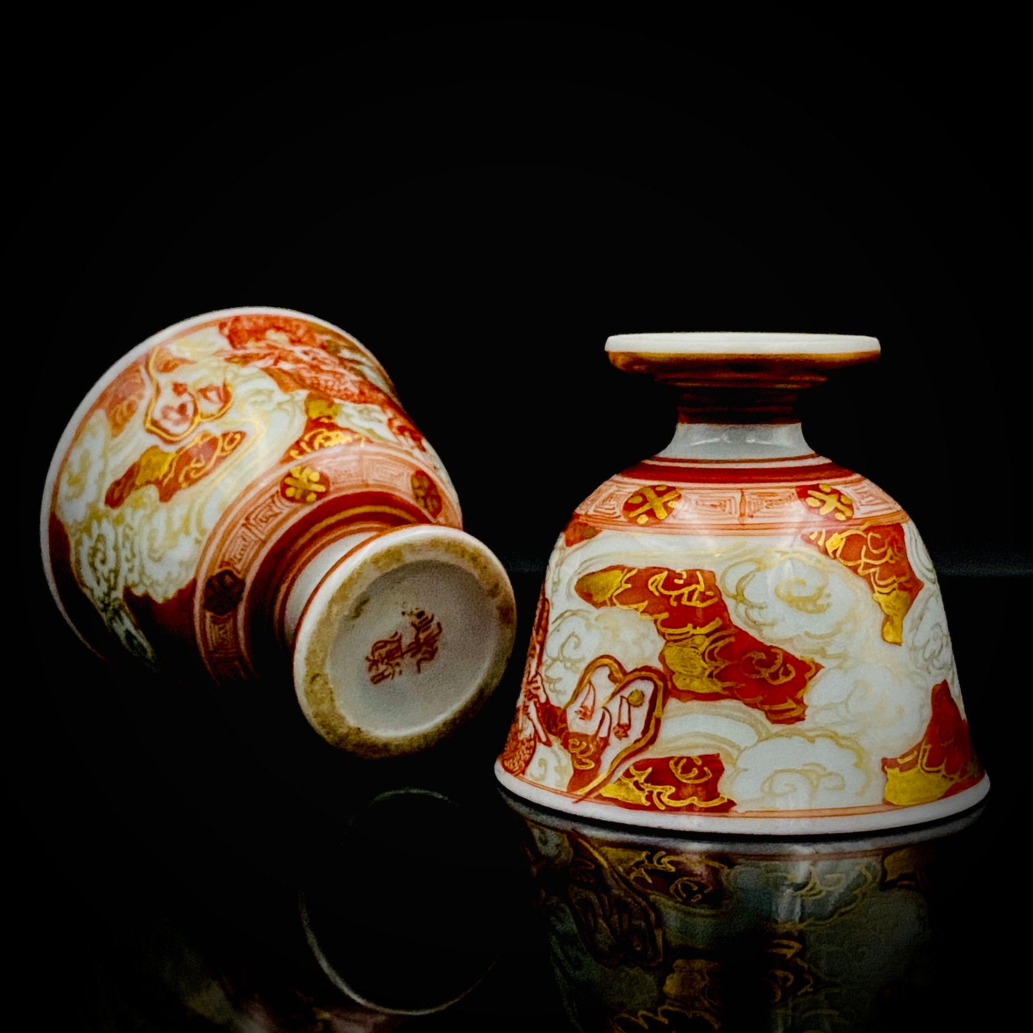 九谷焼大聖寺赤絵細描の名工 谷 秋渓 作 金彩九谷赤絵細描雲龍文酒盃