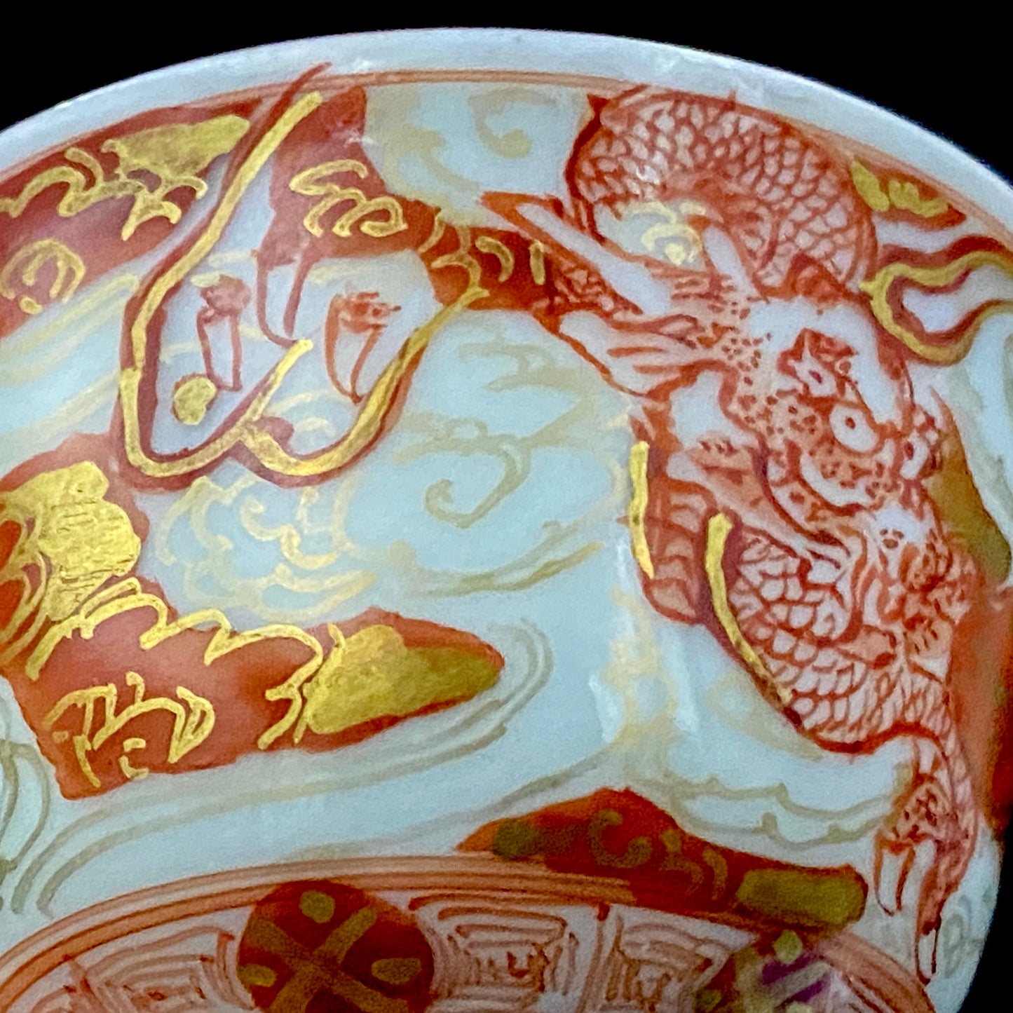 九谷烧加贺大圣寺赤绘细描名家 谷秋溪（Tani Shukei）、作品 描金九谷赤绘细描云龙纹酒杯 两客 竹内吟秋门下之真传 极细一笔勾勒 云龙纹 日本陶瓷艺术史之至宝 #308