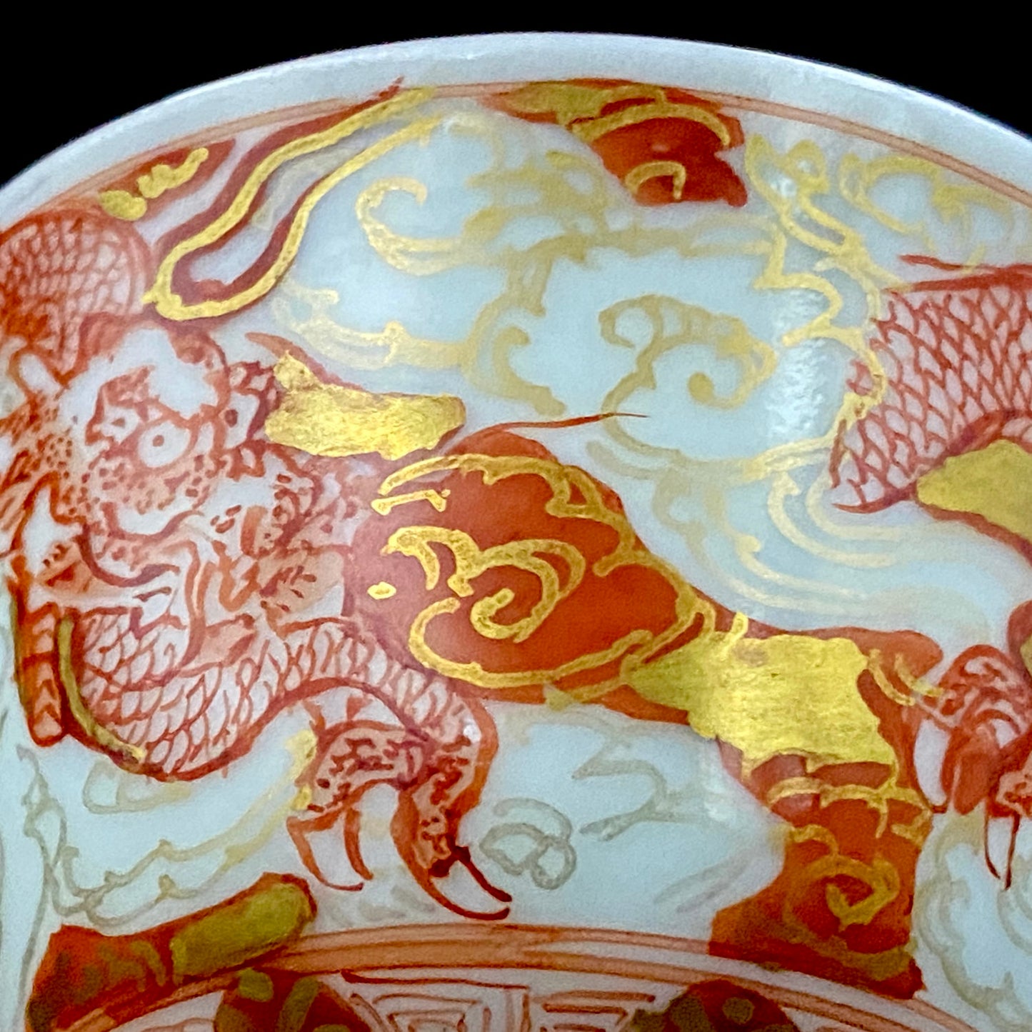 九谷烧加贺大圣寺赤绘细描名家 谷秋溪（Tani Shukei）、作品 描金九谷赤绘细描云龙纹酒杯 两客 竹内吟秋门下之真传 极细一笔勾勒 云龙纹 日本陶瓷艺术史之至宝 #308
