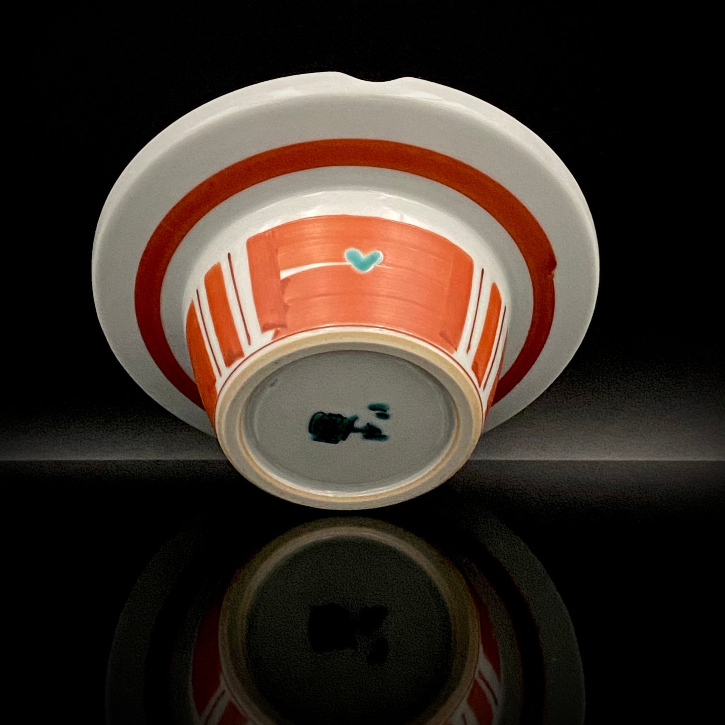 Nitten Prime Minister Award-Winning Artist Fujio Kitade, Kutani Ware Iroe Calligraphic Character Ashtray "Jitsugetsushin: Daily Renewal, Ever-New Alongside the Sun and Moon" #320
