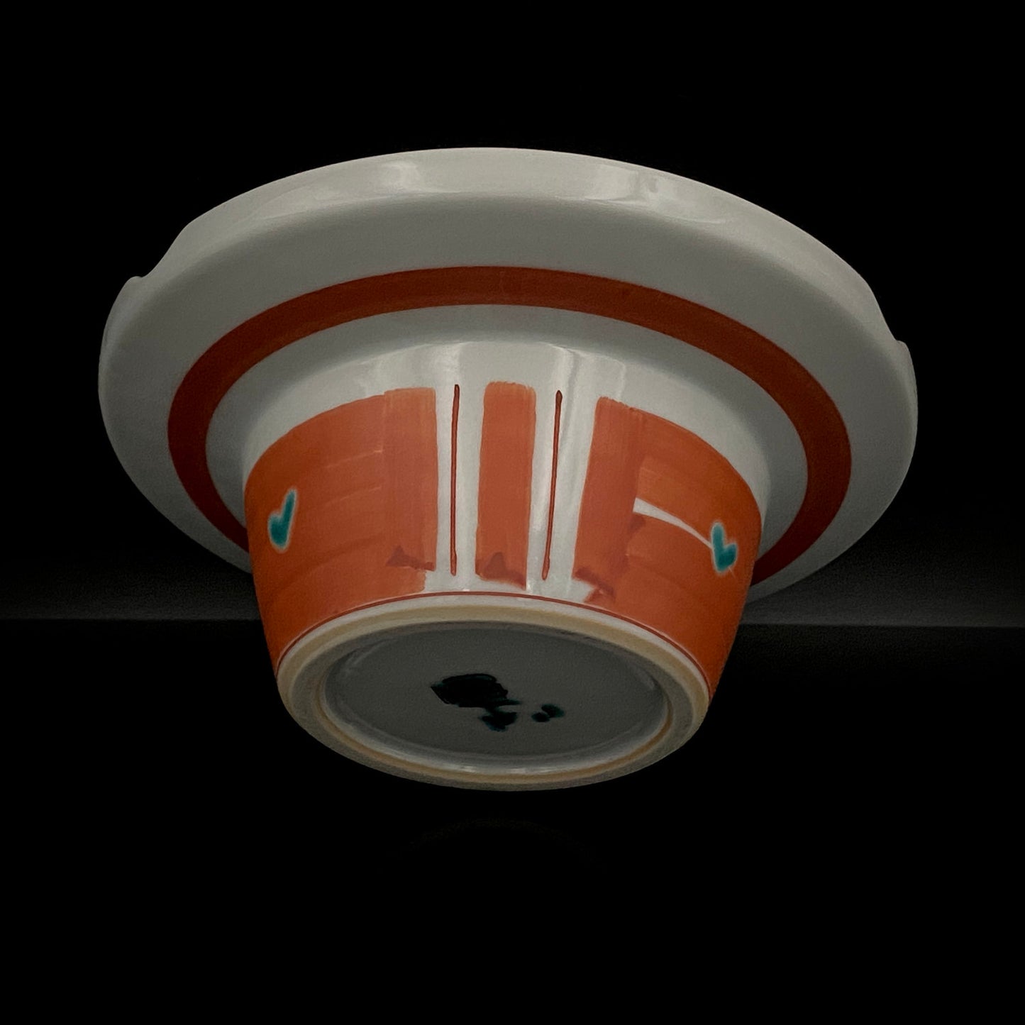 Nitten Prime Minister Award-Winning Artist Fujio Kitade, Kutani Ware Iroe Calligraphic Character Ashtray "Jitsugetsushin: Daily Renewal, Ever-New Alongside the Sun and Moon" #320