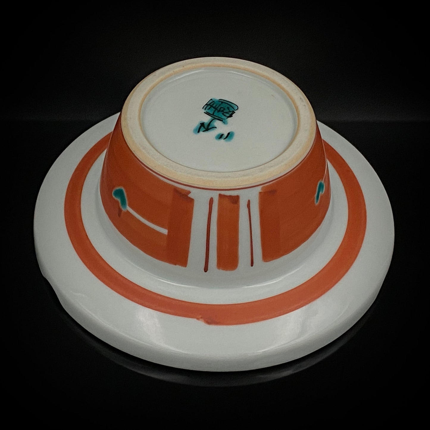Nitten Prime Minister Award-Winning Artist Fujio Kitade, Kutani Ware Iroe Calligraphic Character Ashtray "Jitsugetsushin: Daily Renewal, Ever-New Alongside the Sun and Moon" #320