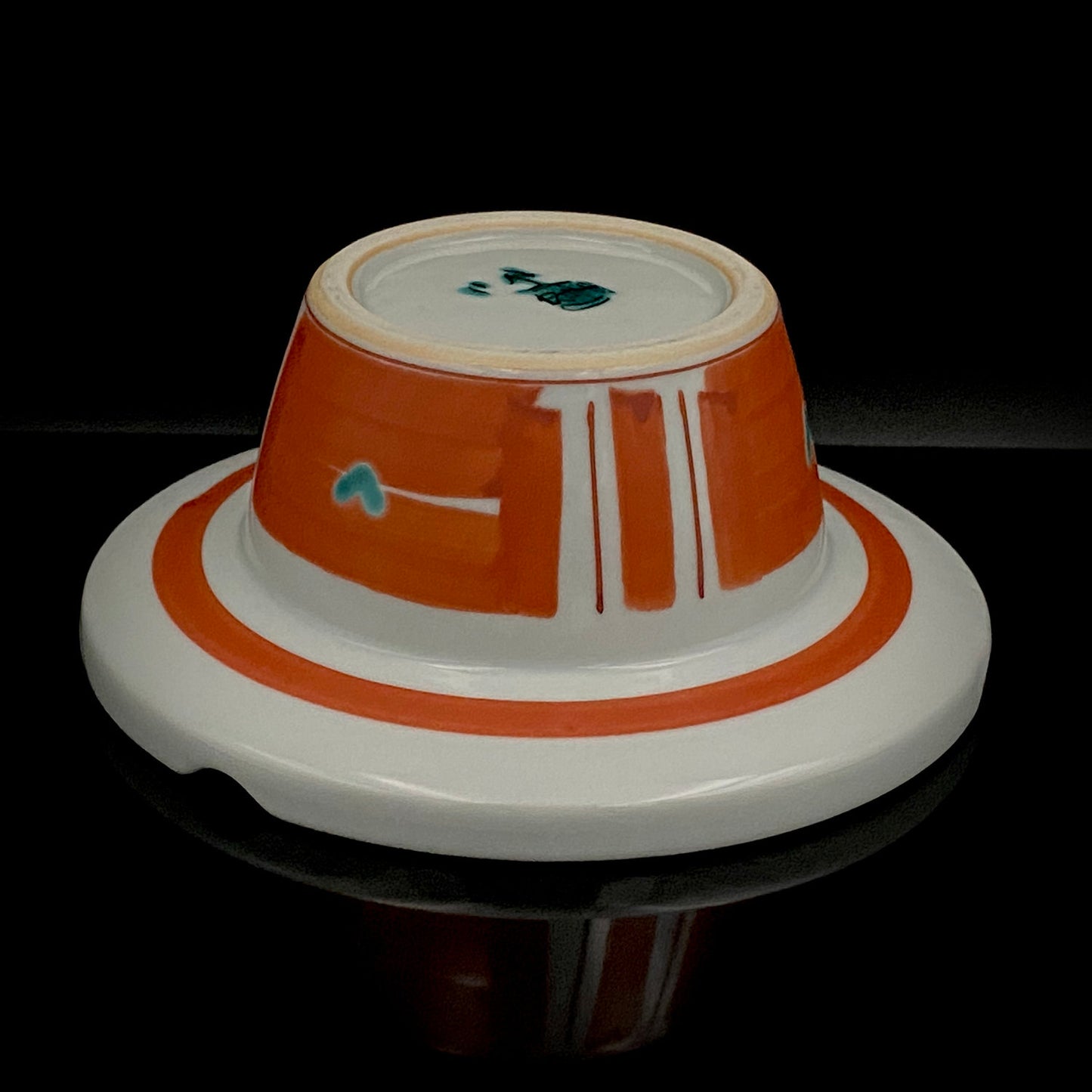 Nitten Prime Minister Award-Winning Artist Fujio Kitade, Kutani Ware Iroe Calligraphic Character Ashtray "Jitsugetsushin: Daily Renewal, Ever-New Alongside the Sun and Moon" #320
