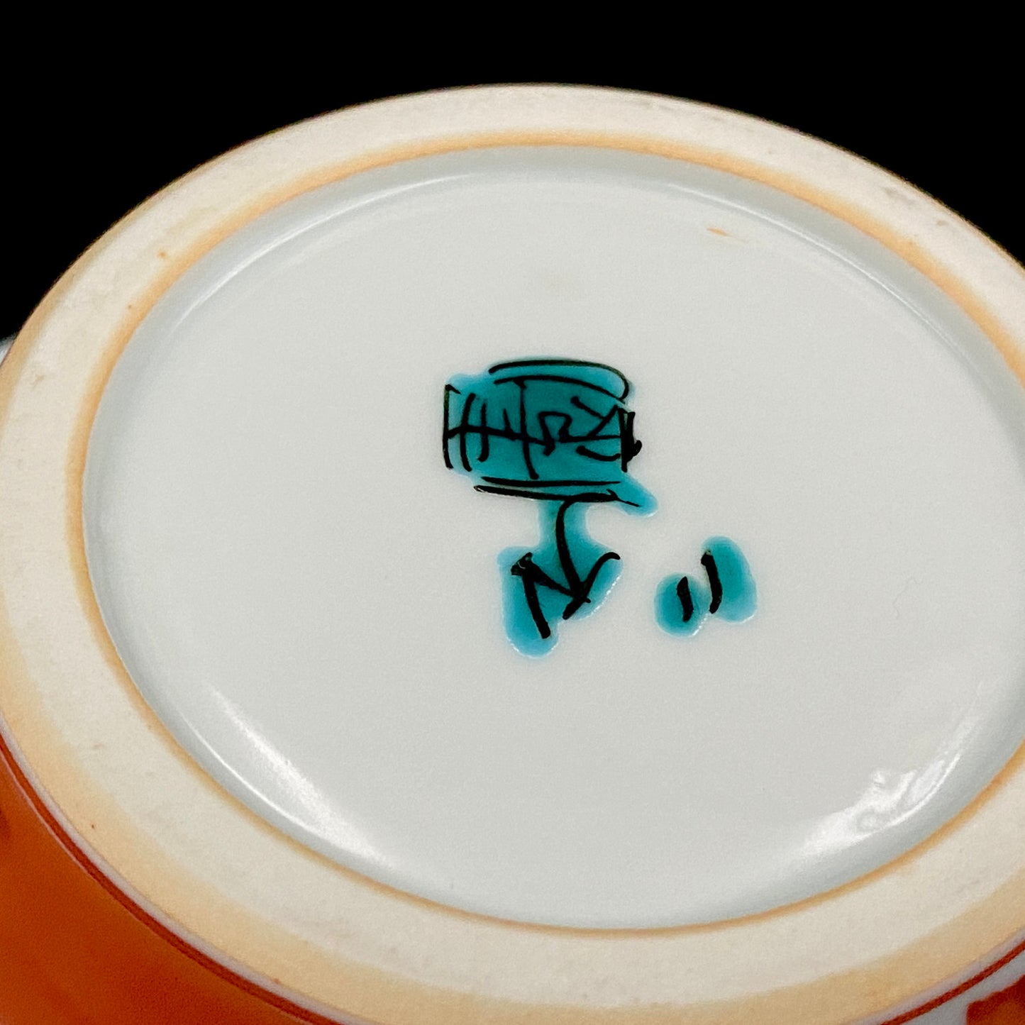 Nitten Prime Minister Award-Winning Artist Fujio Kitade, Kutani Ware Iroe Calligraphic Character Ashtray "Jitsugetsushin: Daily Renewal, Ever-New Alongside the Sun and Moon" #320