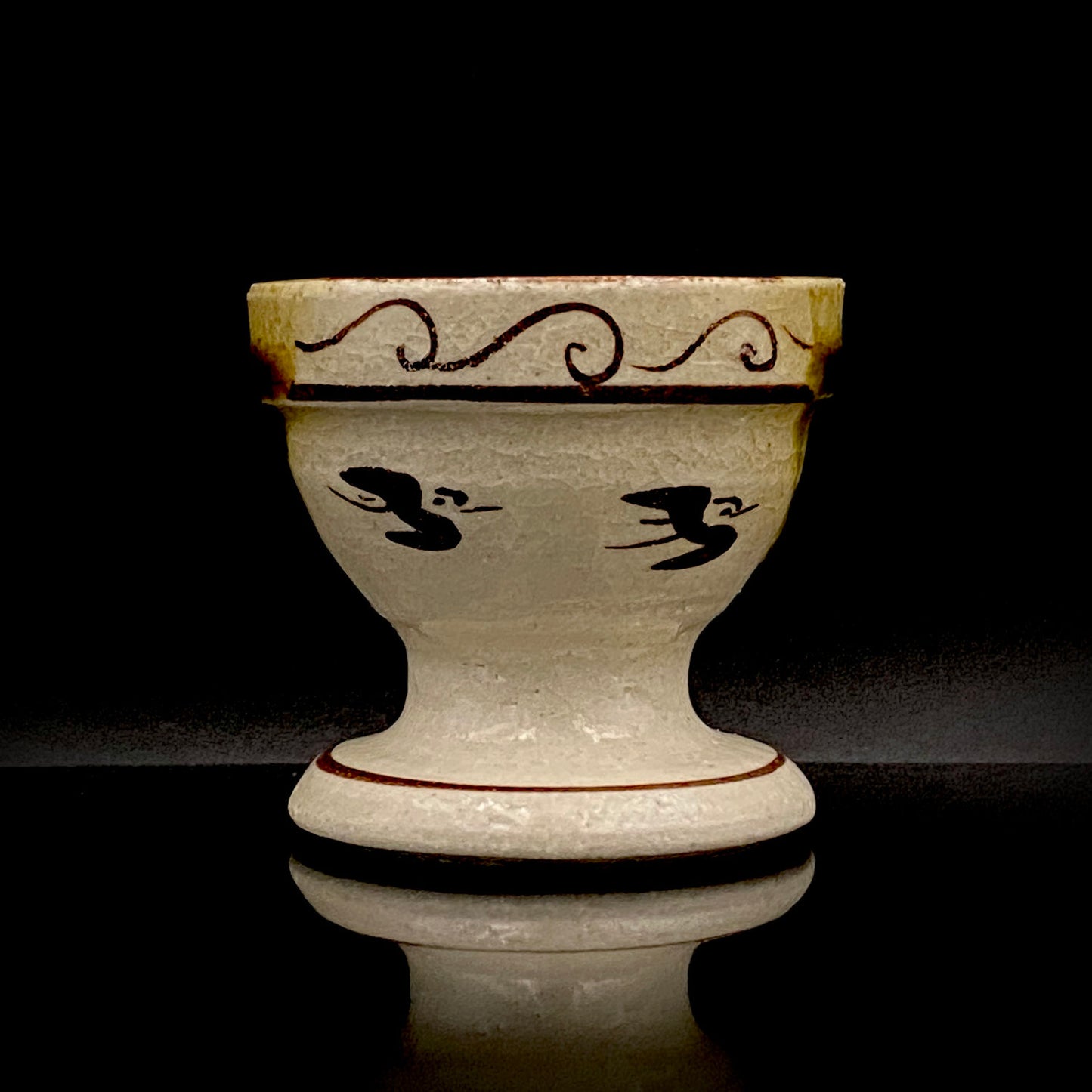 Restorer of the Legendary Meiji-Era Nishiura Ware: 5th-Generation Hiramasa Kiln Master Noritoshi Takagi, Oribe Iron-Painted Wave and Bird Motif Sake Vessel #287