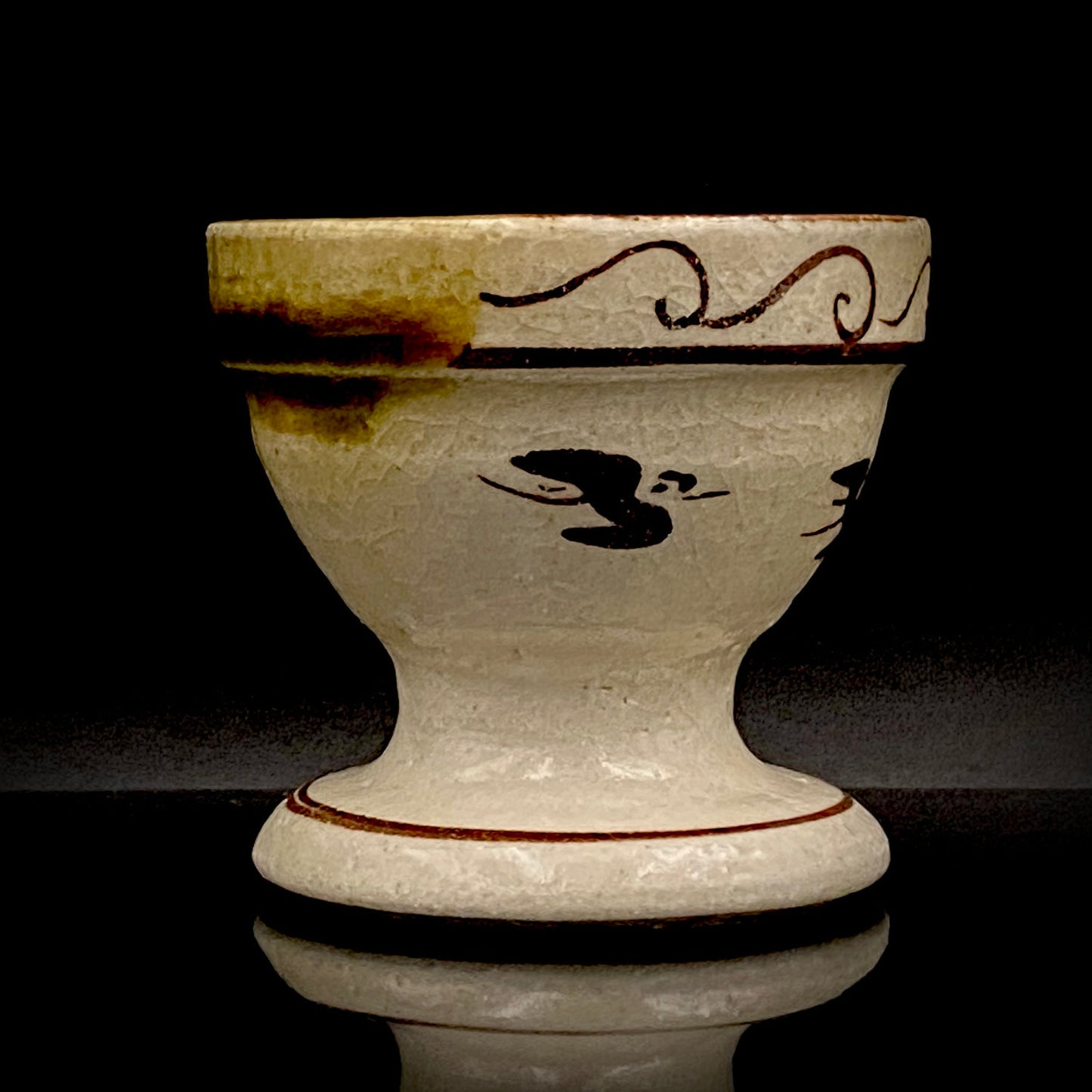 Restorer of the Legendary Meiji-Era Nishiura Ware: 5th-Generation Hiramasa Kiln Master Noritoshi Takagi, Oribe Iron-Painted Wave and Bird Motif Sake Vessel #287